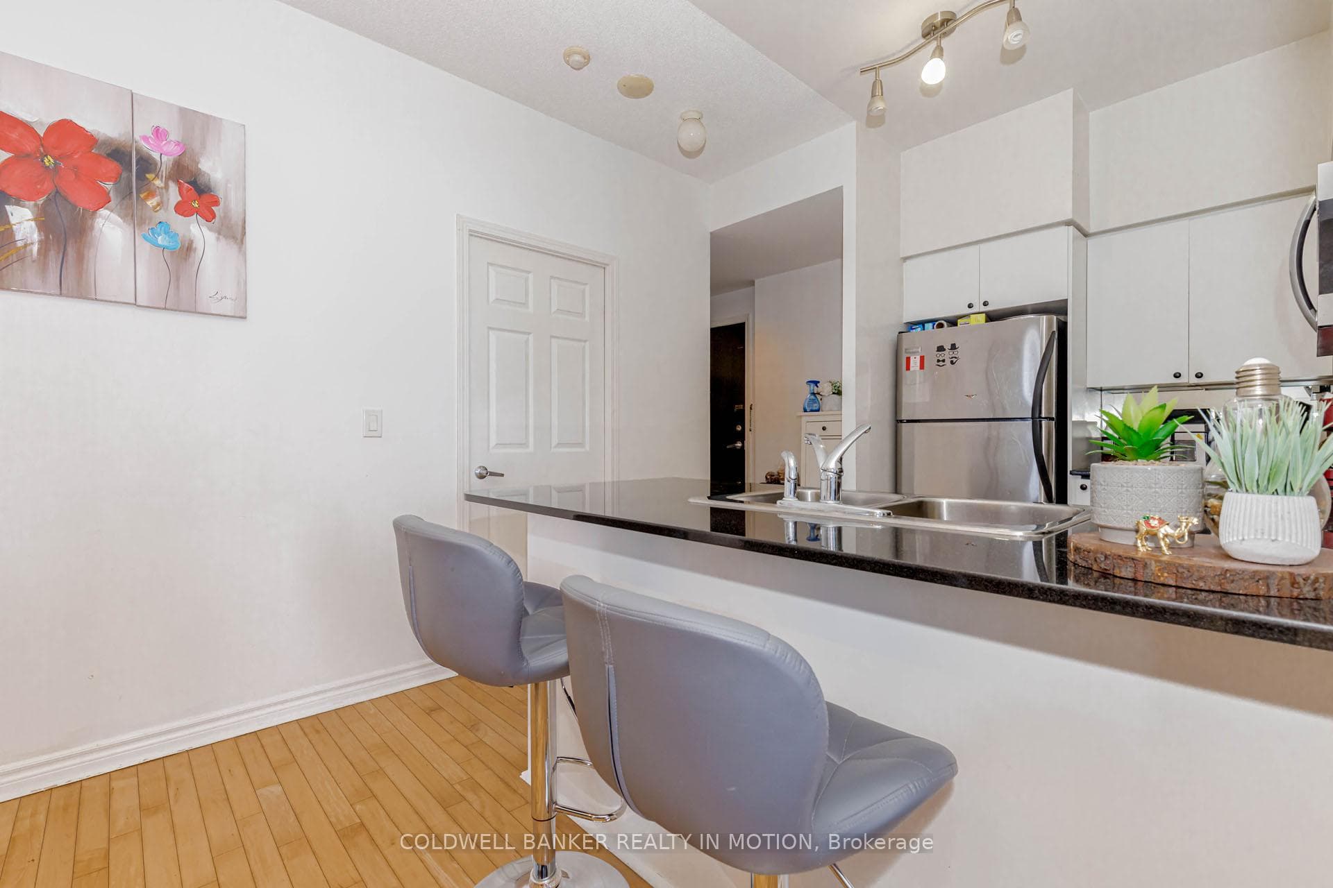 388 Prince Of Wales Drive Unit 2008 photo 35