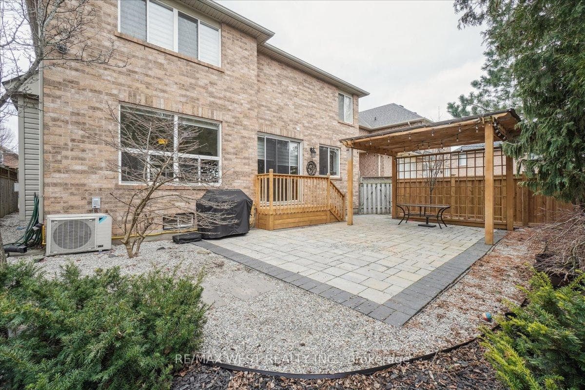 1349 Sagewood Crescent photo 16