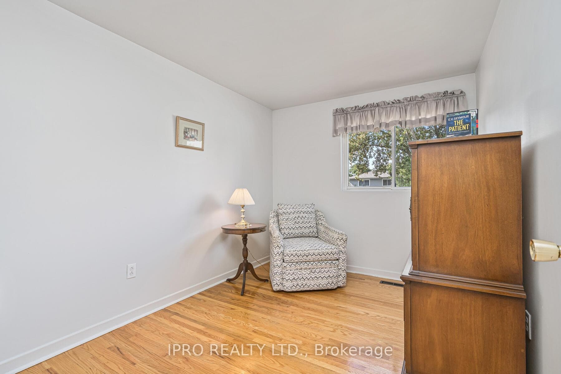27 Eleanor Crescent photo 17