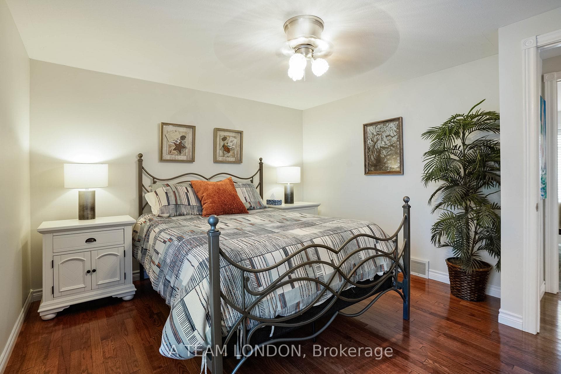 4749 Riverside Drive photo 16