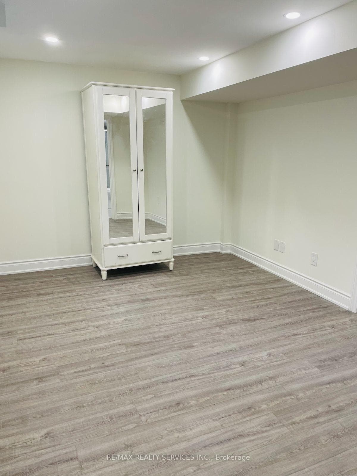 98 Nuffield Street Unit Bsmt photo 8