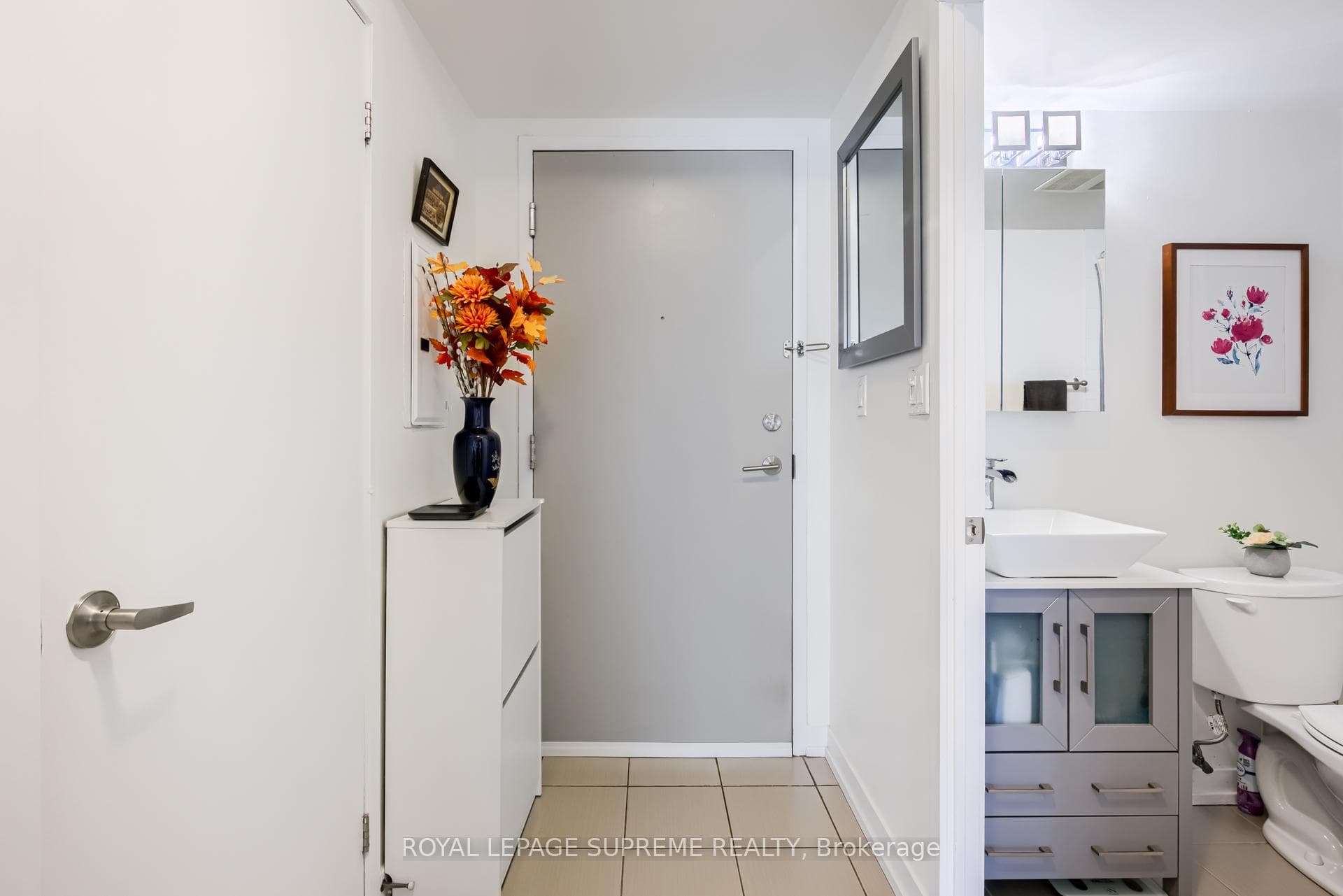 816 Lansdowne Avenue Unit 805 photo 6