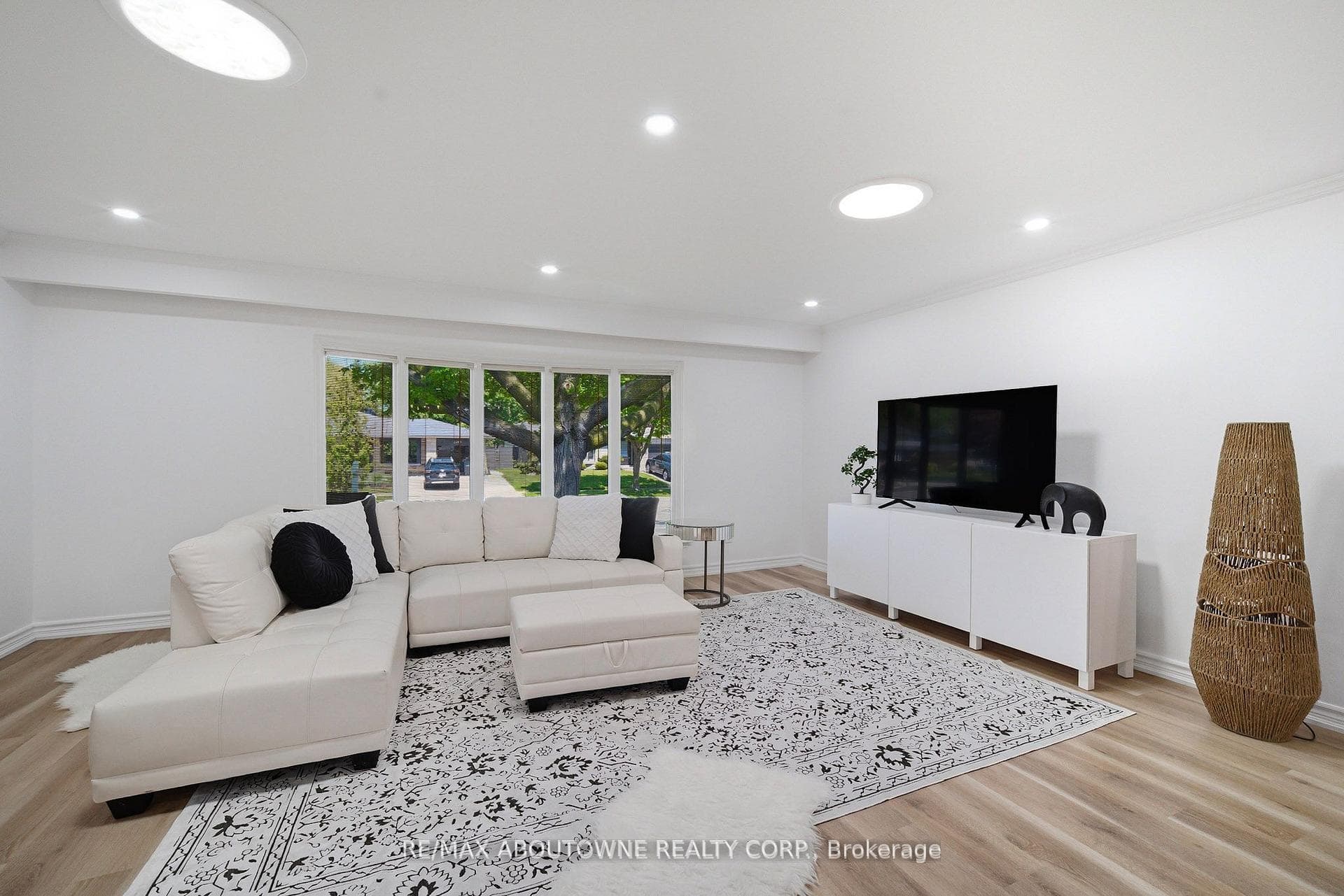 2306 Devon Road photo 6
