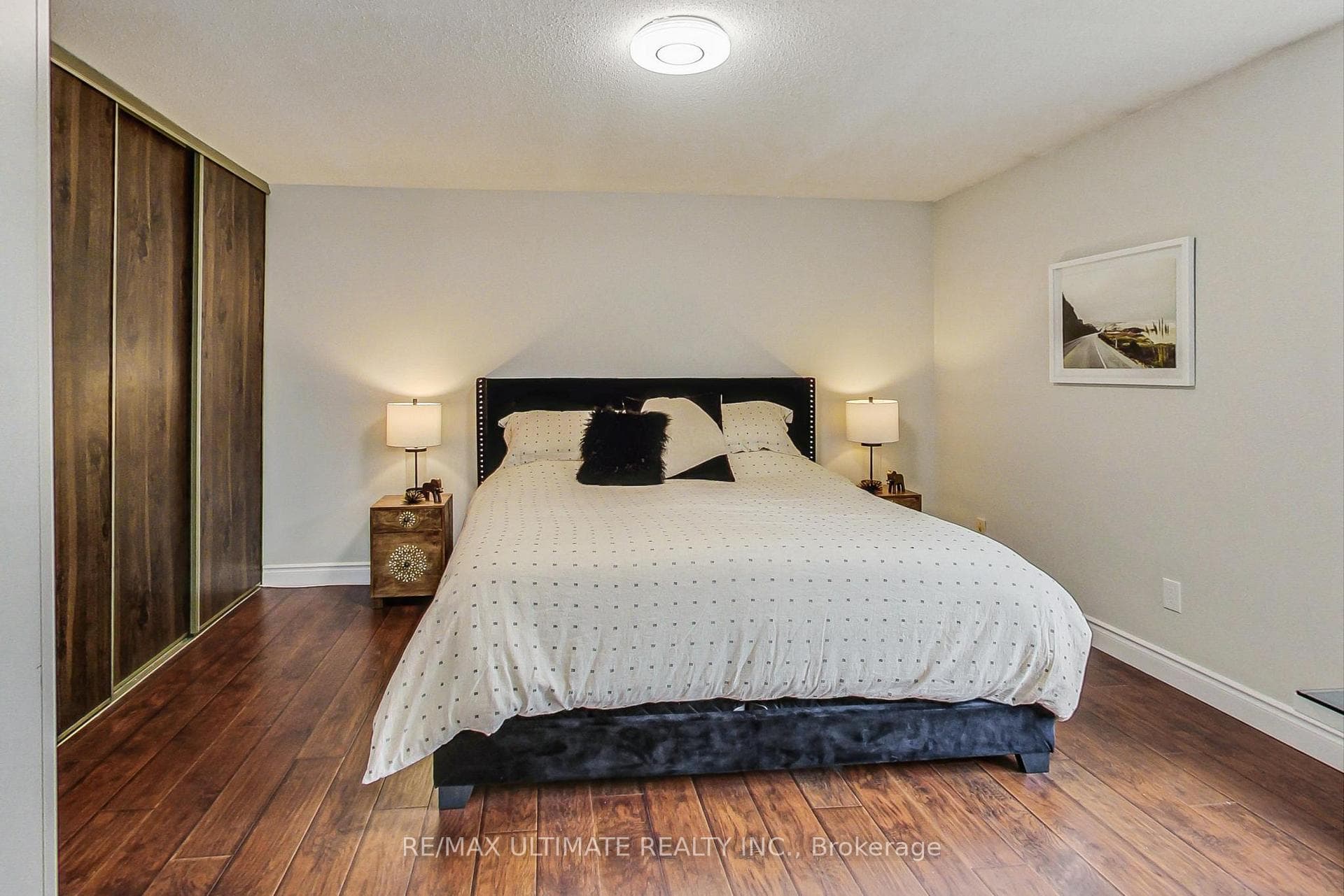 8 Markburn Court photo 13
