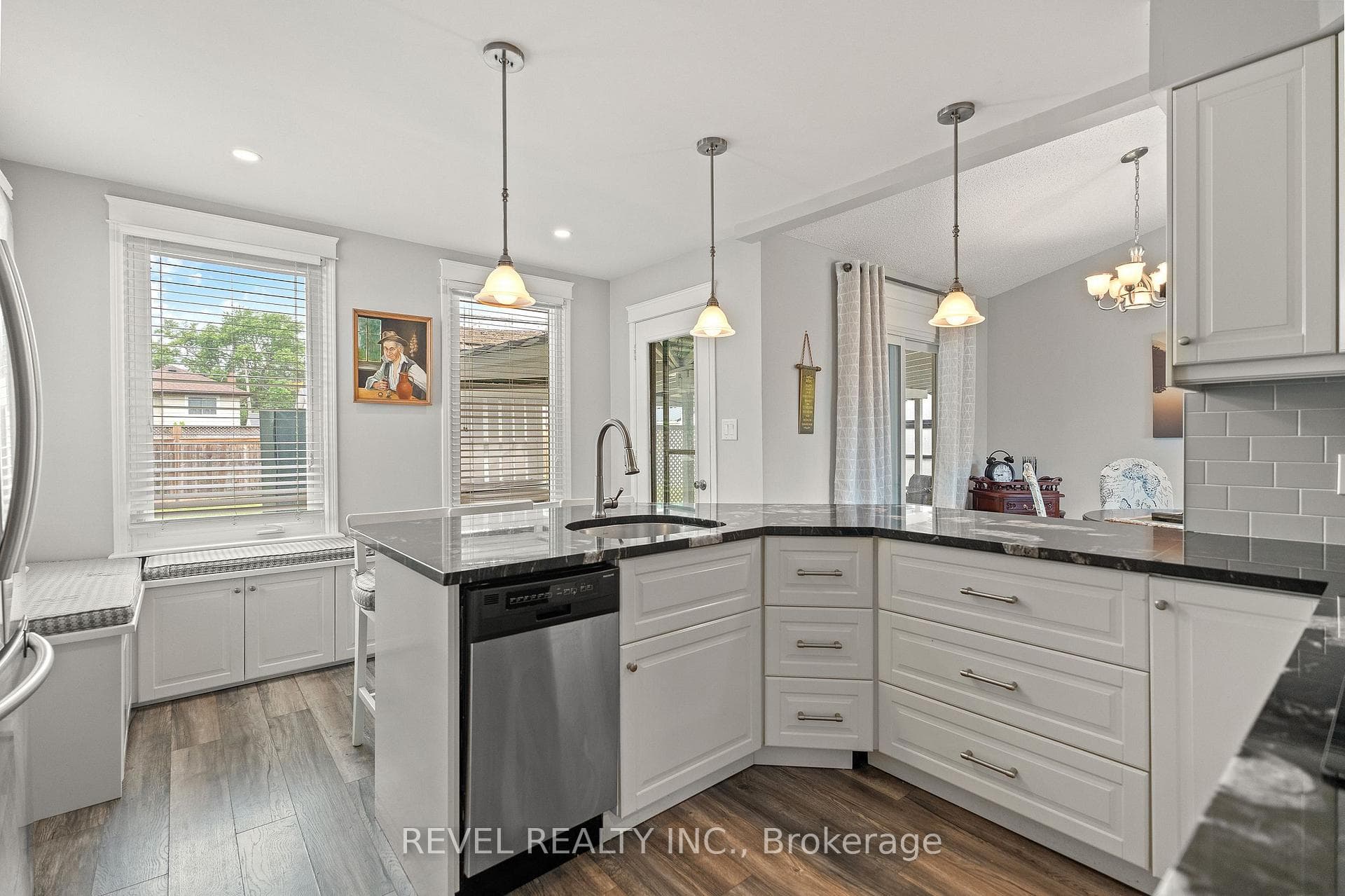 833 Lakeview Road photo 9