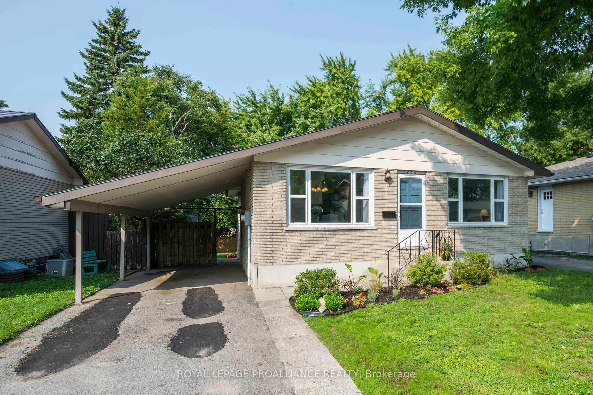 222 Sidney Street photo 1