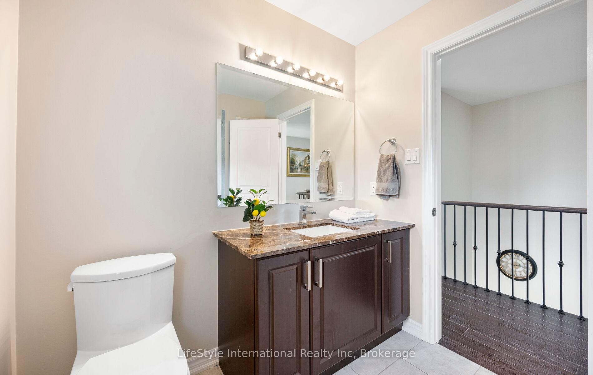 48 Hawke Crescent photo 42