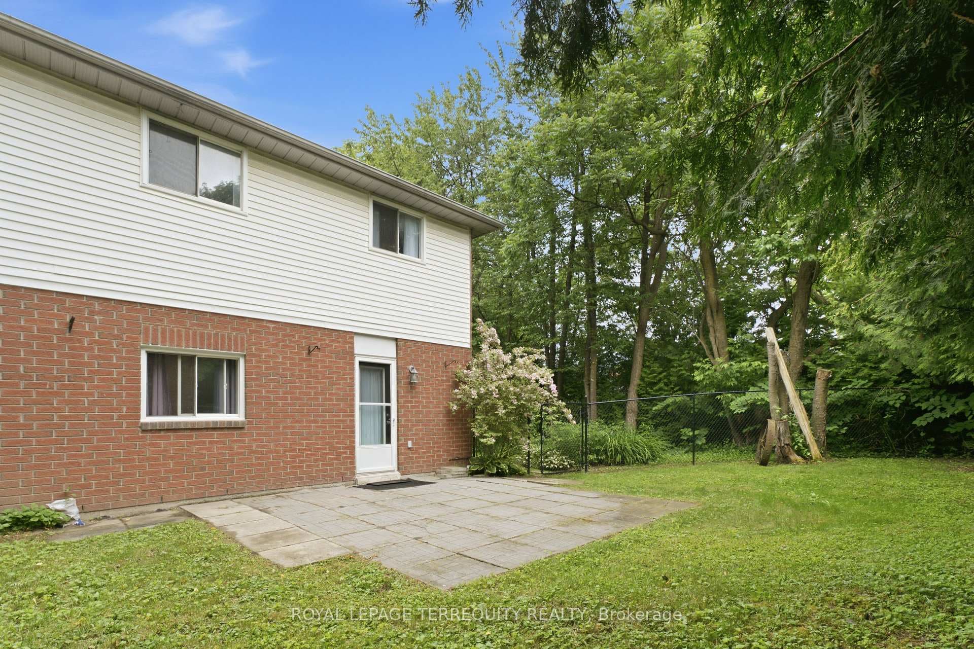 48 Borland Court photo 4