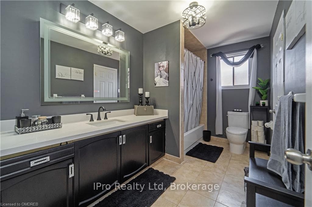 166 MERRILEE Crescent photo 28