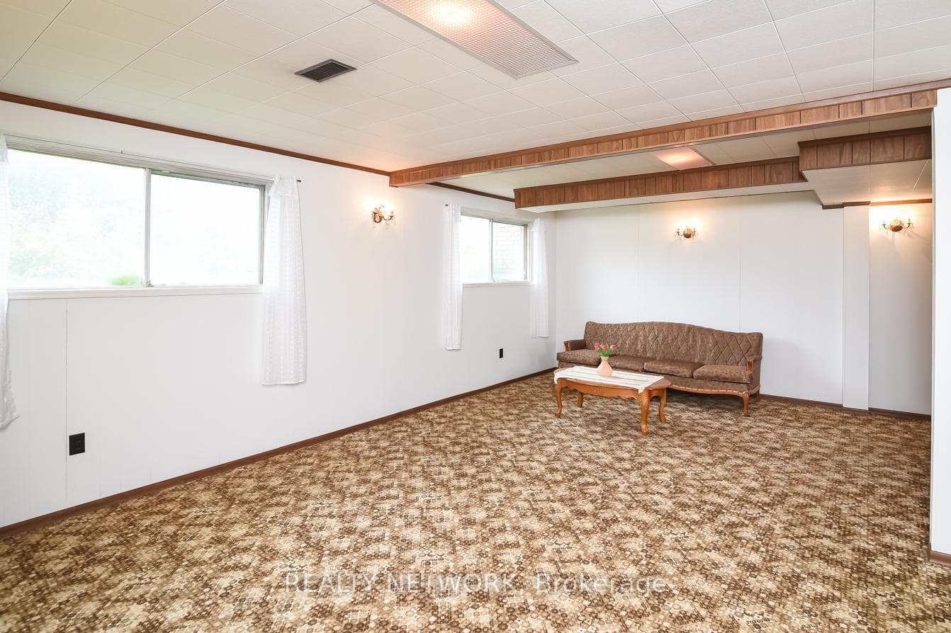 87 Roehampton Avenue photo 25