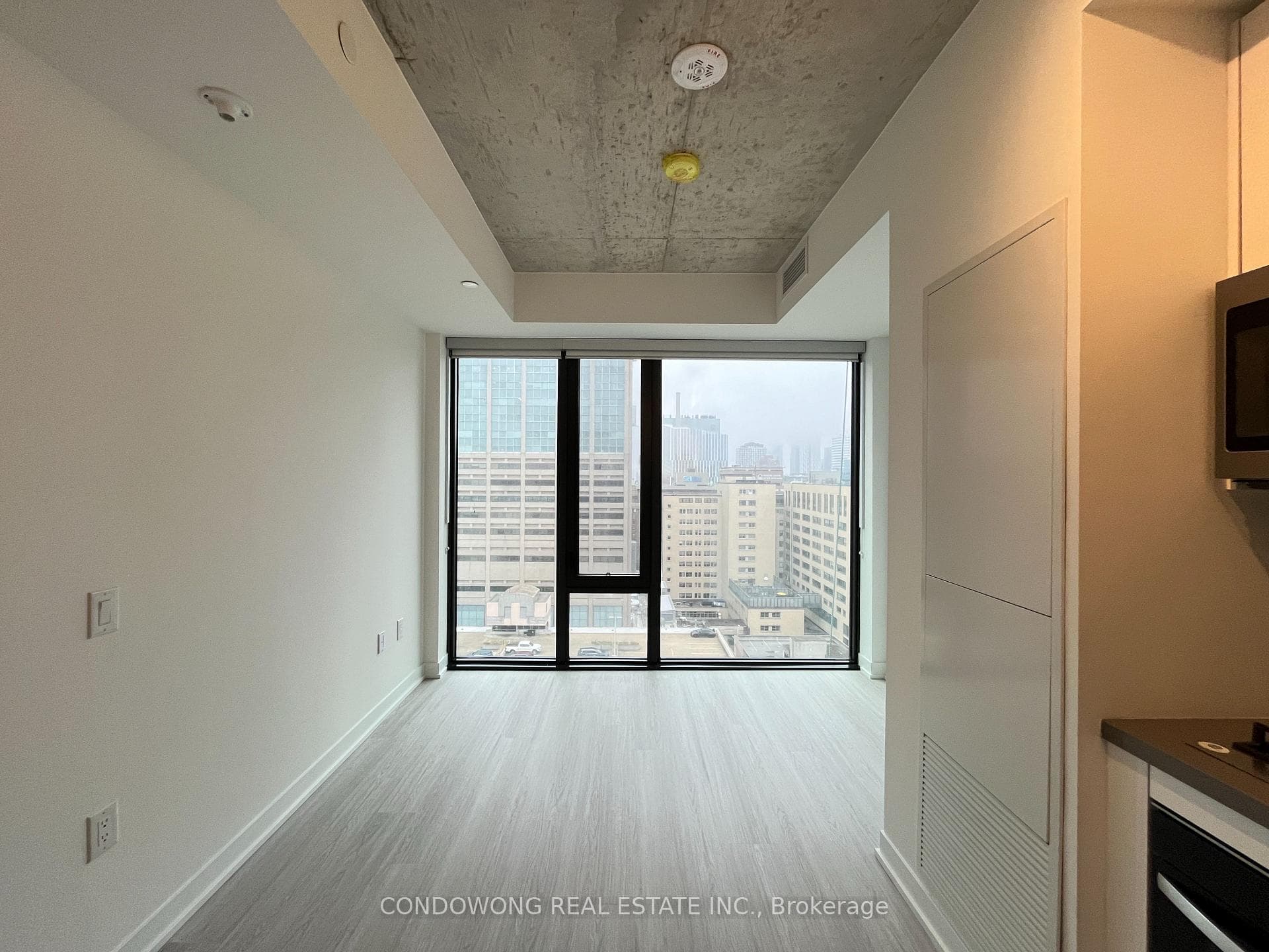 195 McCaul Street Unit 1508 photo 6