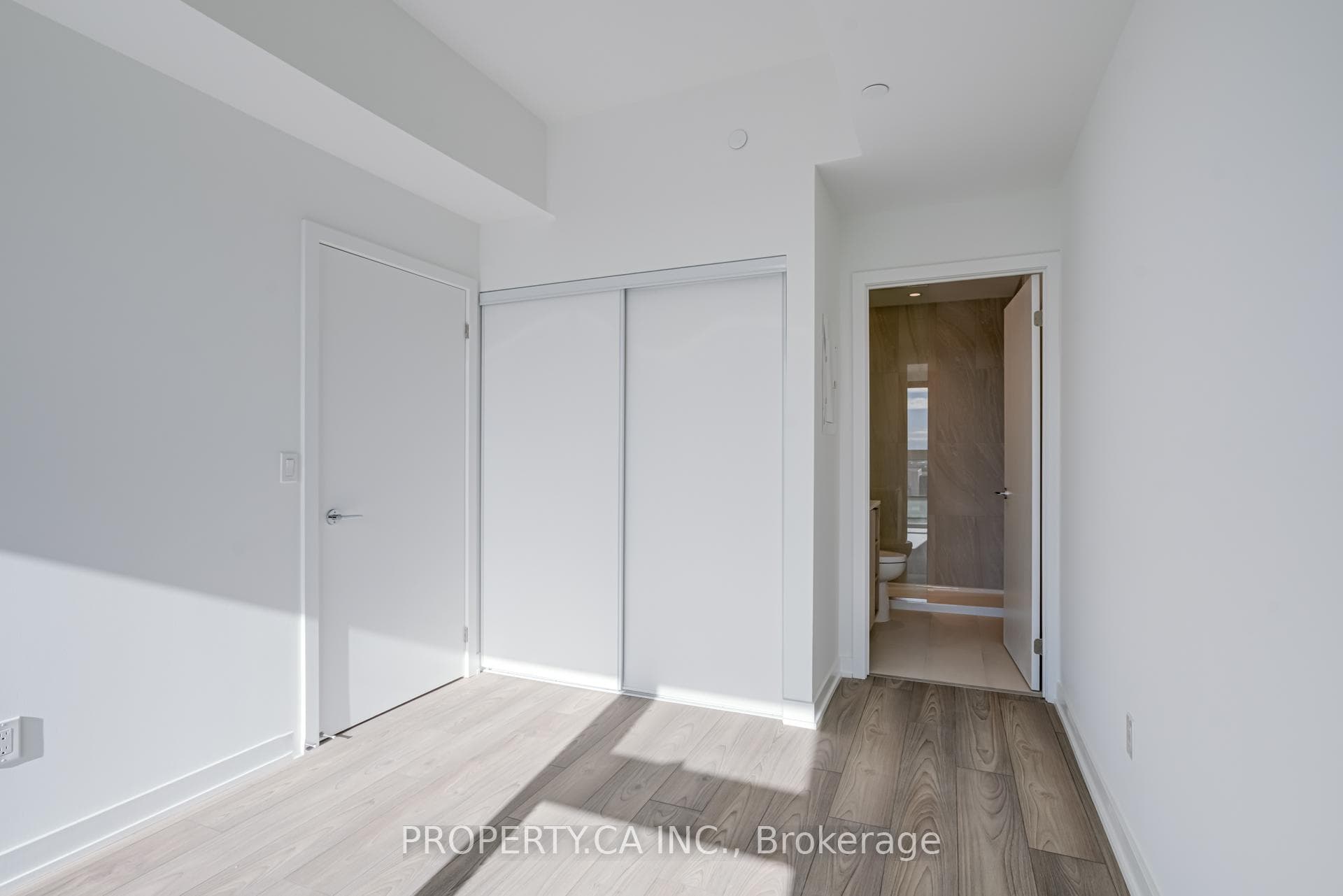 1007 The Queensway N/A Unit 526 photo 8