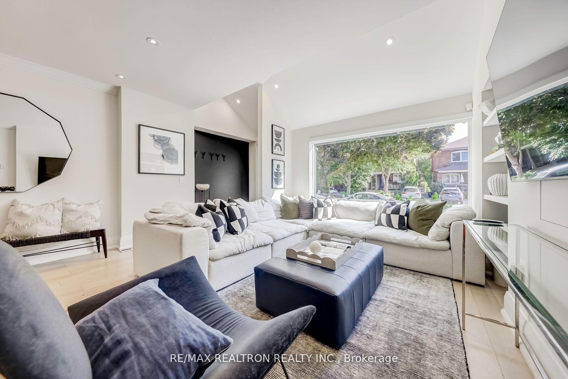 148 Atlas Avenue photo 4