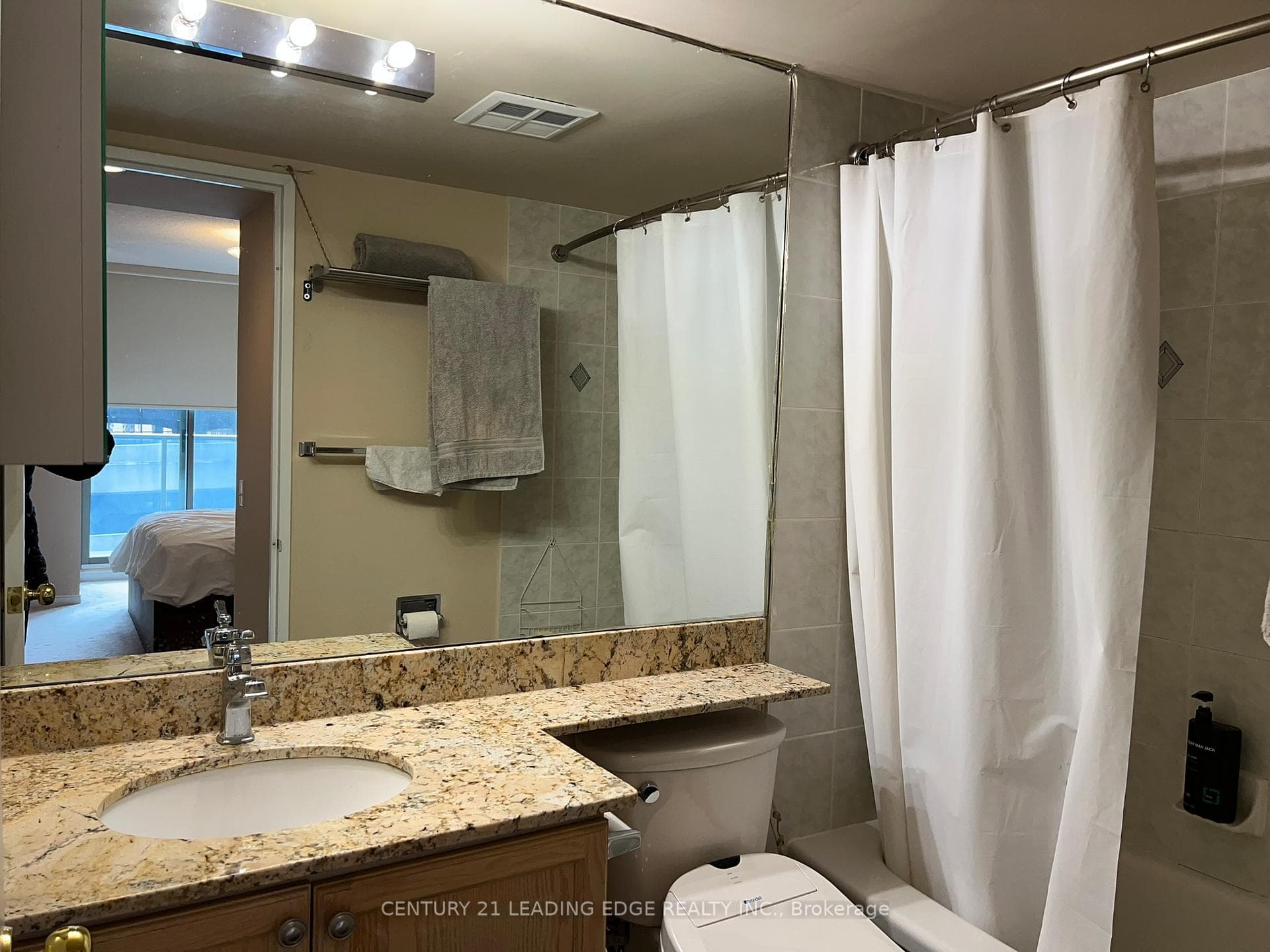 750 Bay Street Unit 805 photo 16