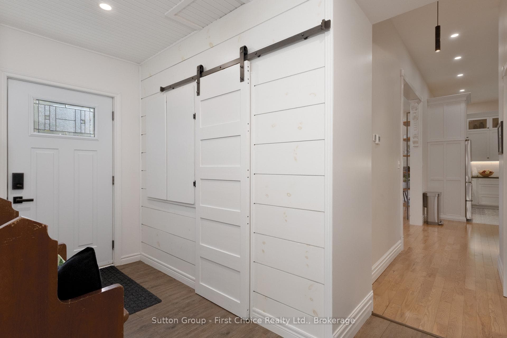 293 Wellington Street photo 16