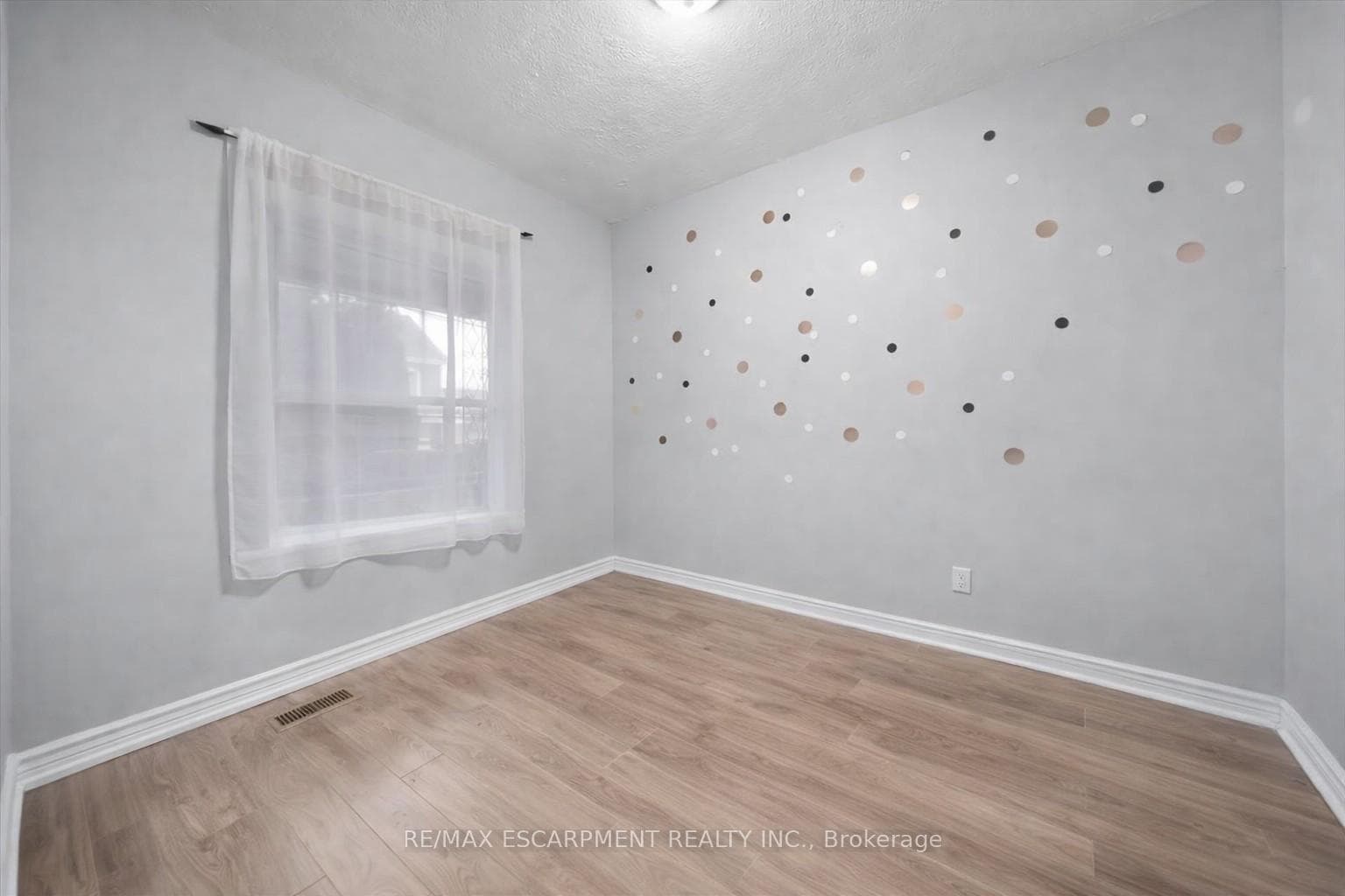 106 Lottridge Street photo 6