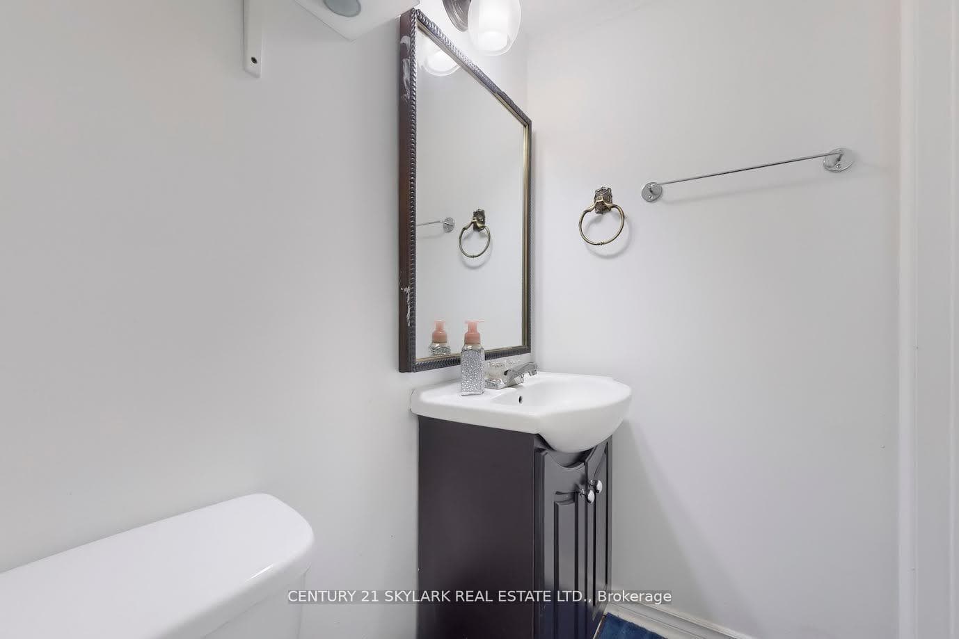 452 Silverstone Drive Unit 44 photo 17