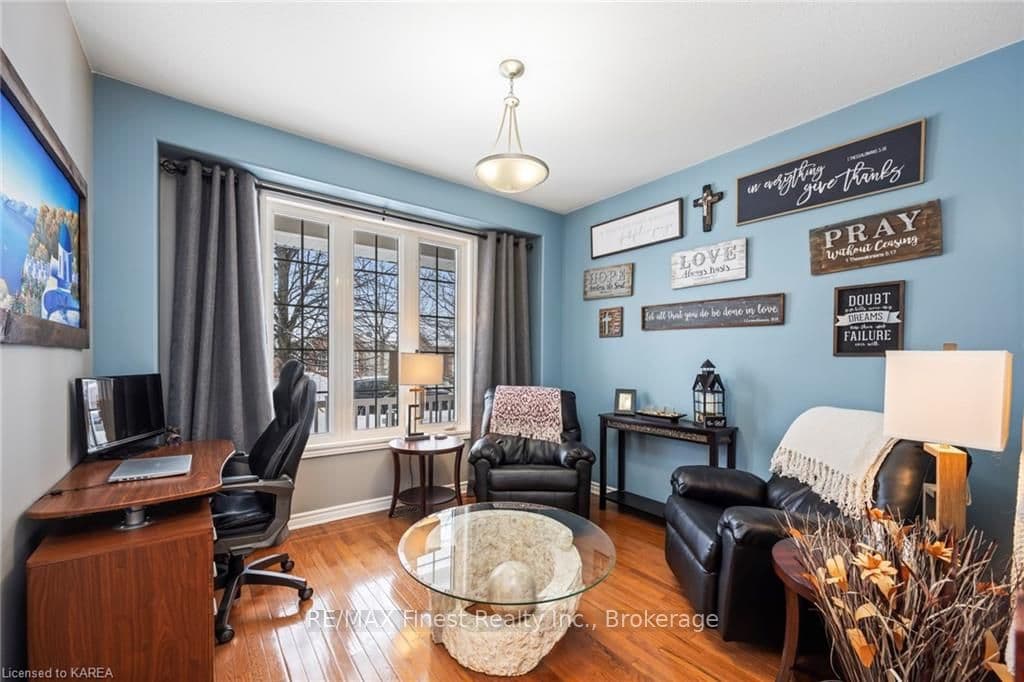 422 COOKE Crescent photo 4
