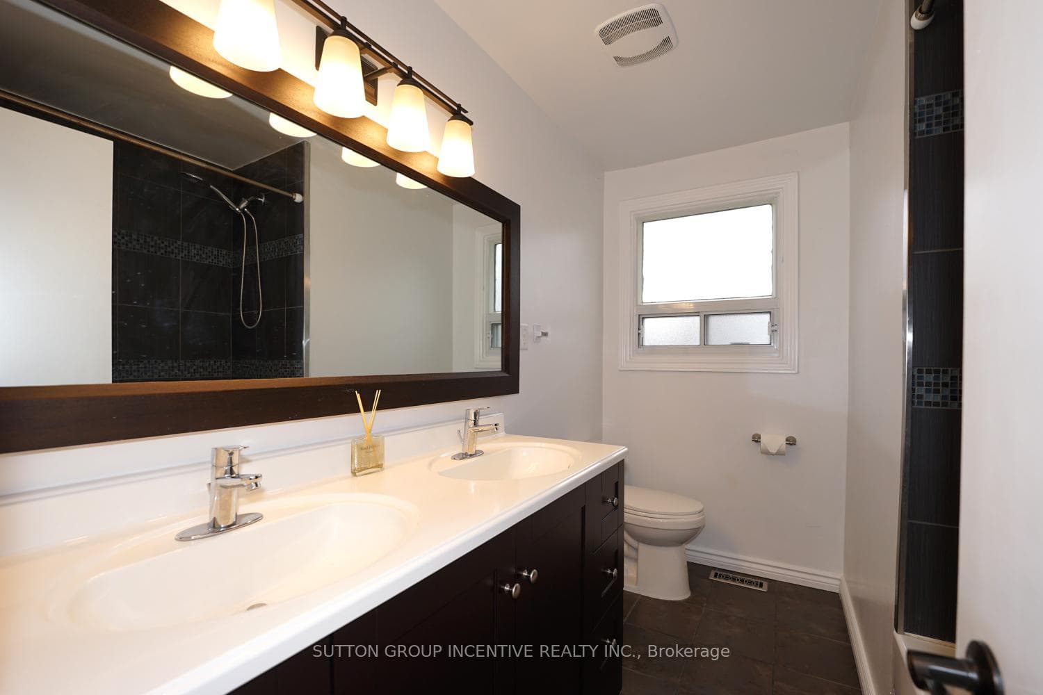 7 HURON Street photo 18