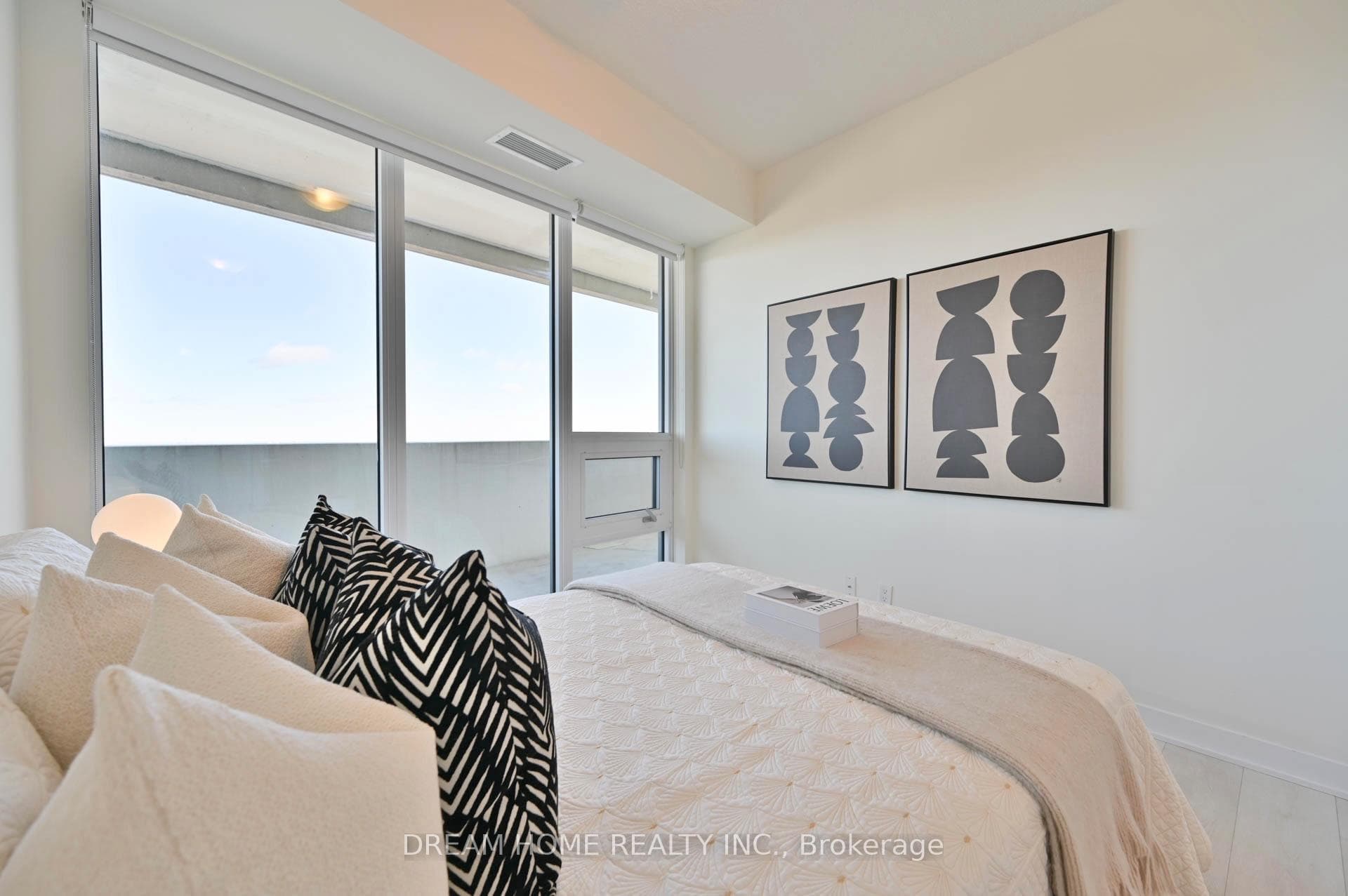 2221 Yonge Street Unit 5303 photo 21