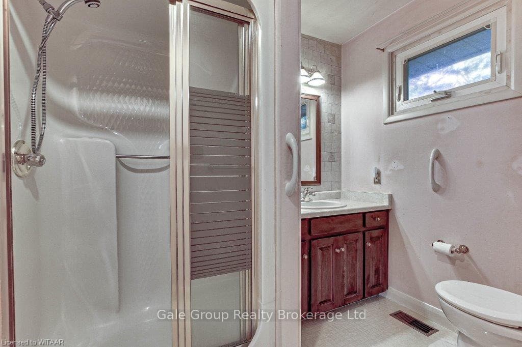 34 WINDERMERE Crescent photo 28