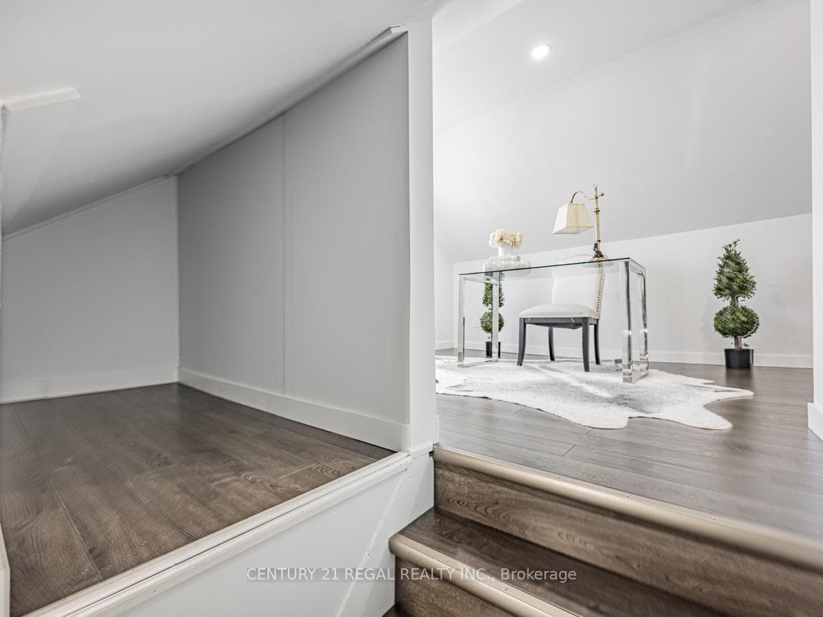 124 Tylor Crescent photo 23