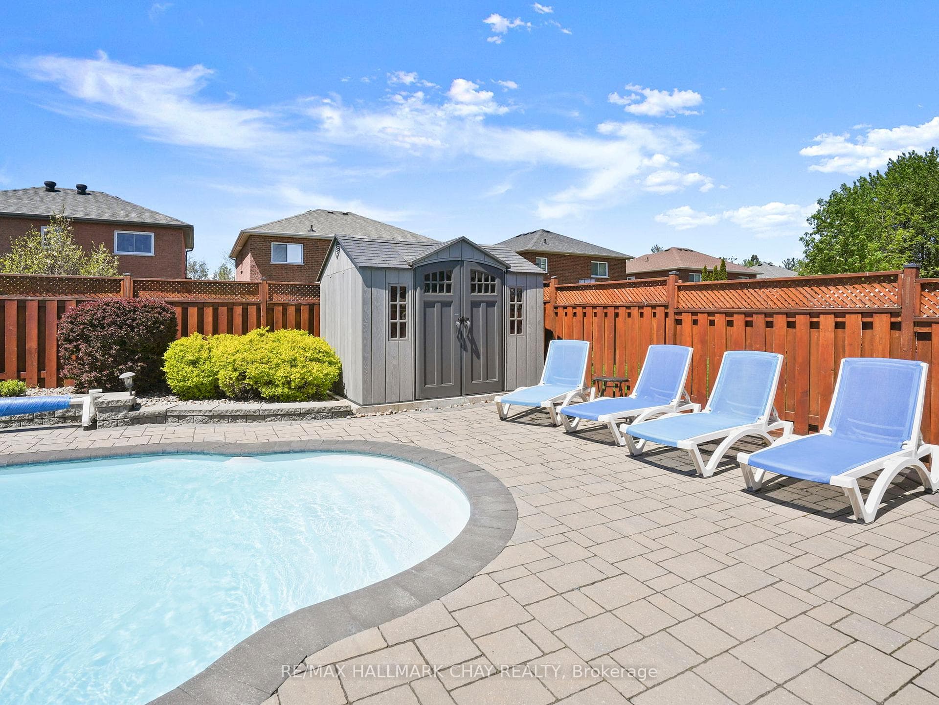 2292 Jack Crescent photo 2