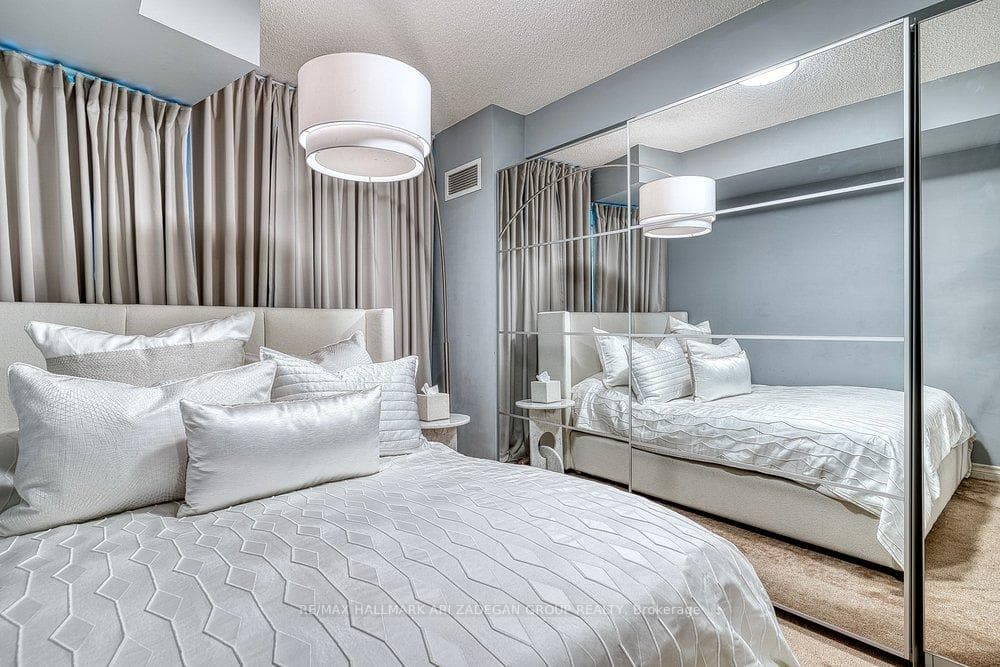 19 Grand Trunk Crescent Unit 3108 photo 13