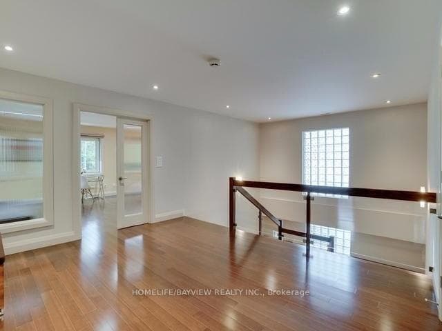 45 Aldershot Crescent photo 9