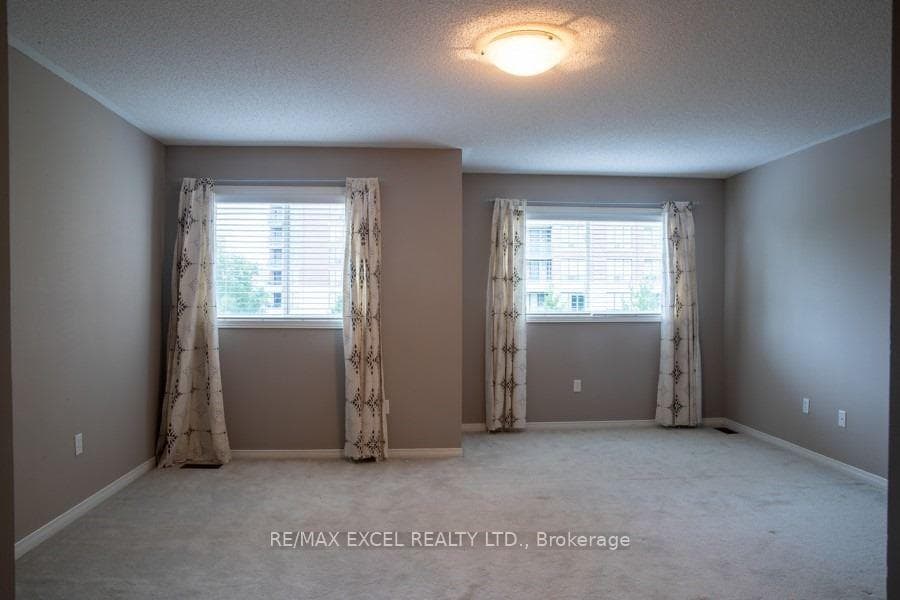 97 Revelstoke Crescent photo 14