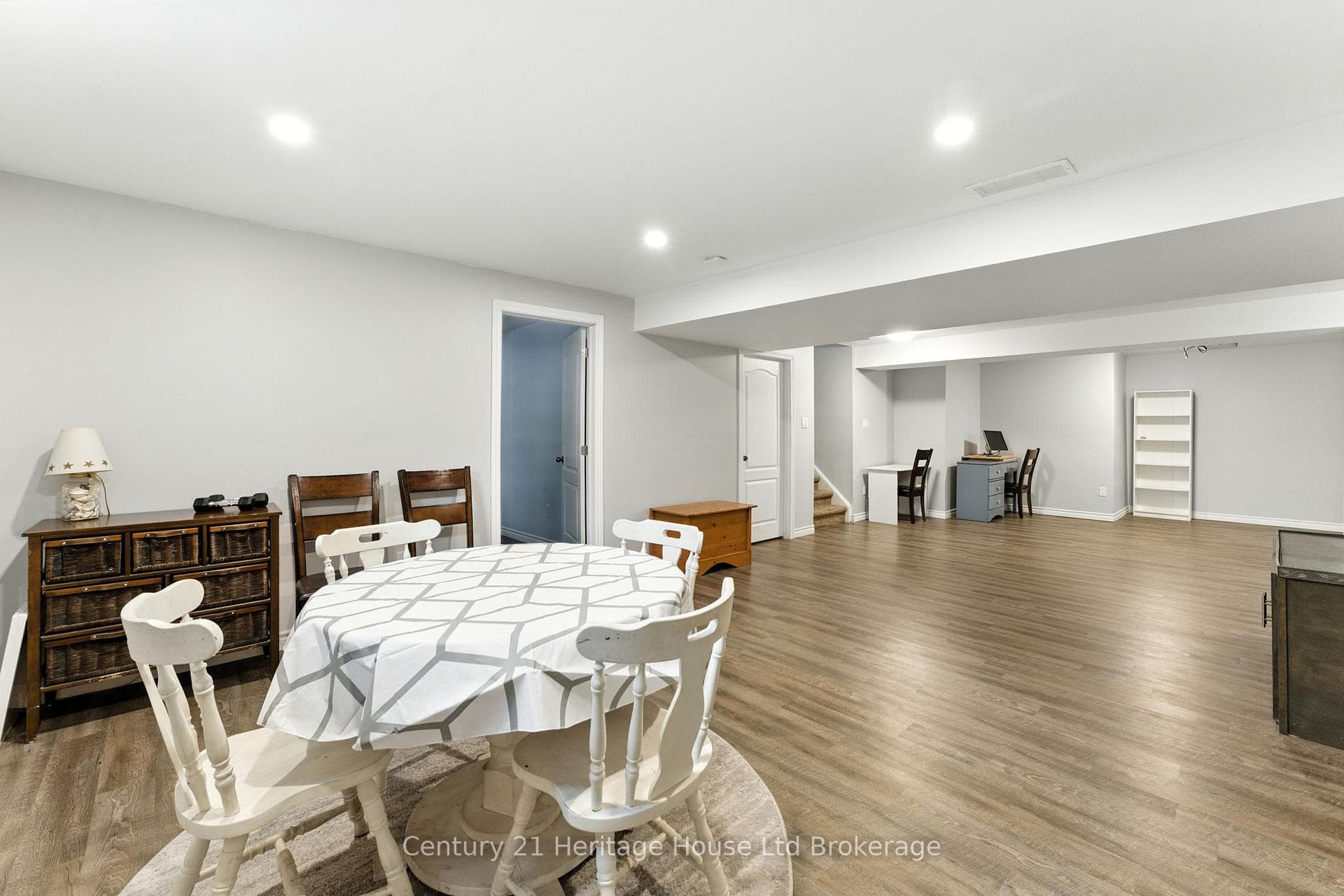 107 Applewood Street photo 34