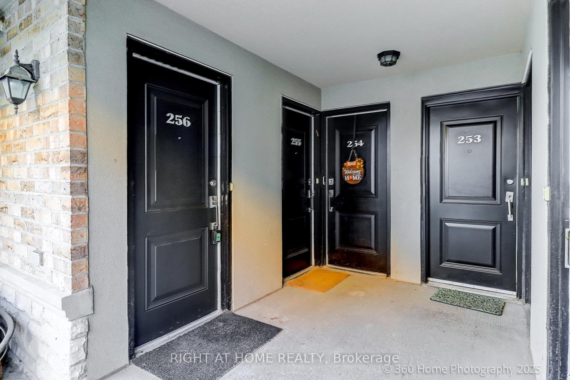 318 John Street Unit 256 photo 2