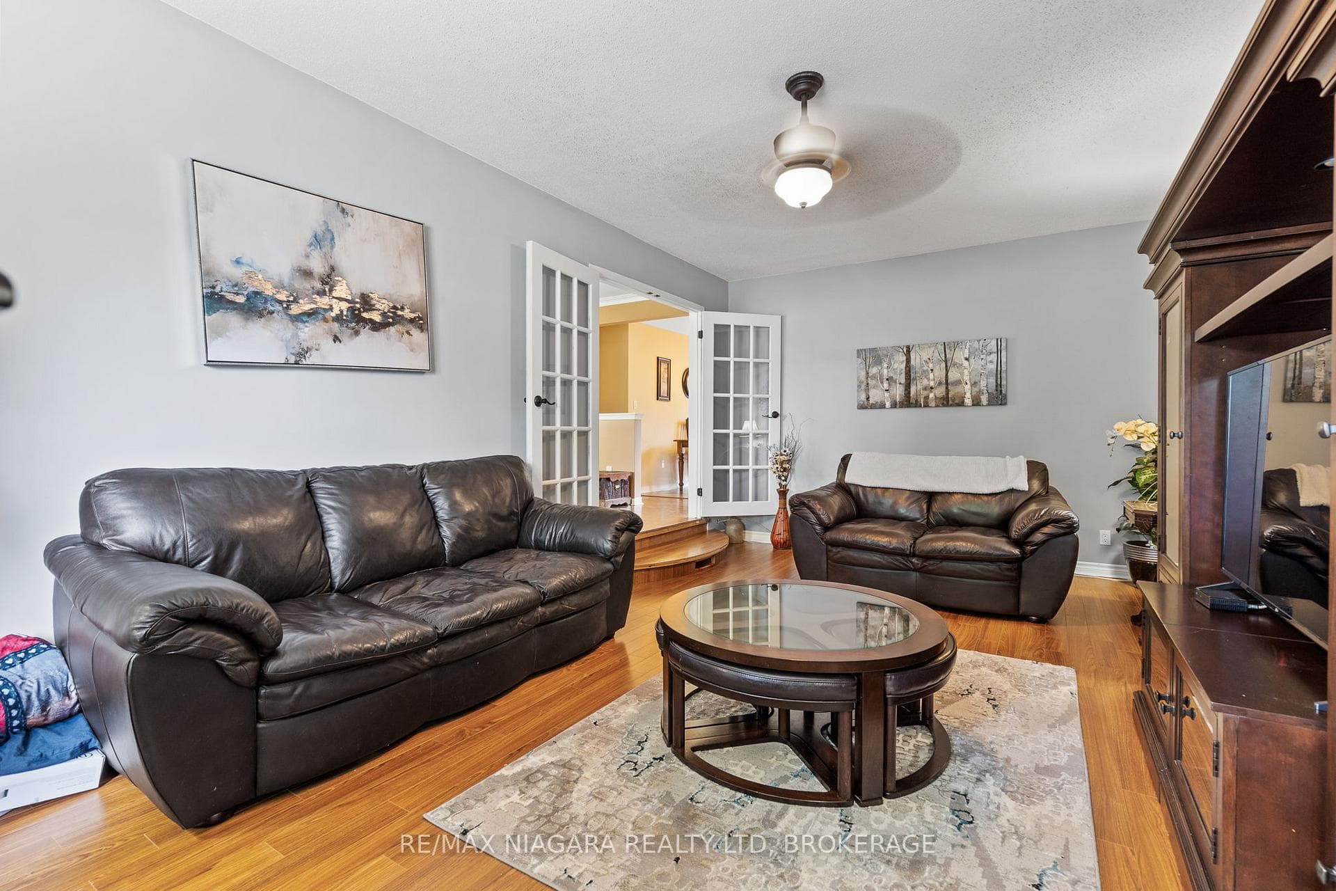 696 Clare Avenue photo 4