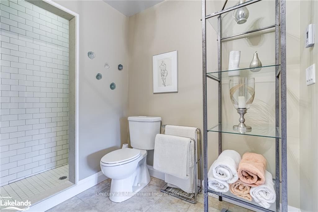 32 KARI Crescent photo 26