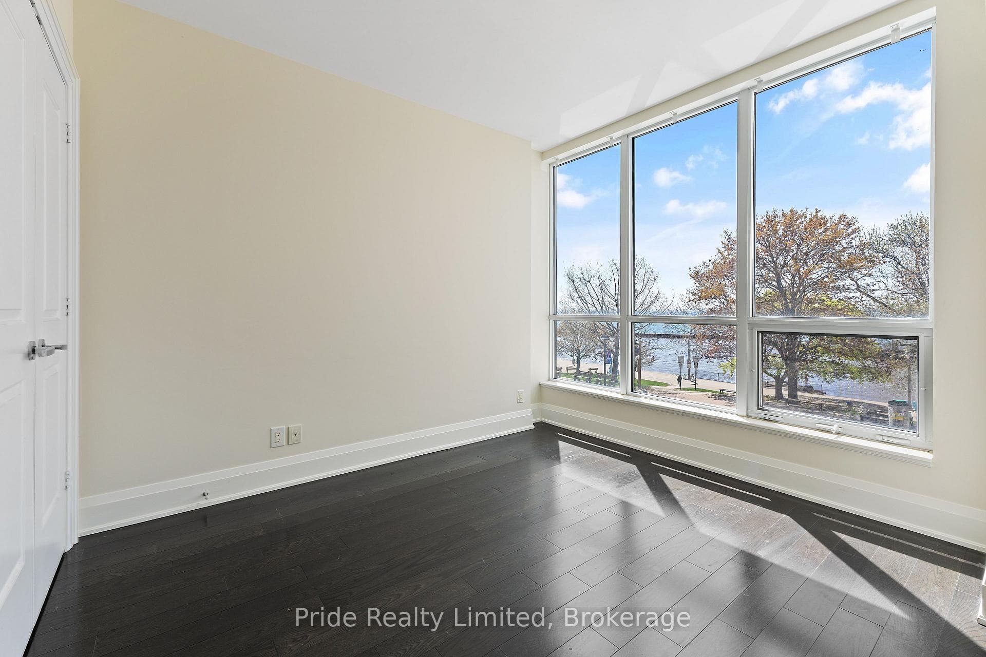 11 Bronte Road Unit 210 photo 32