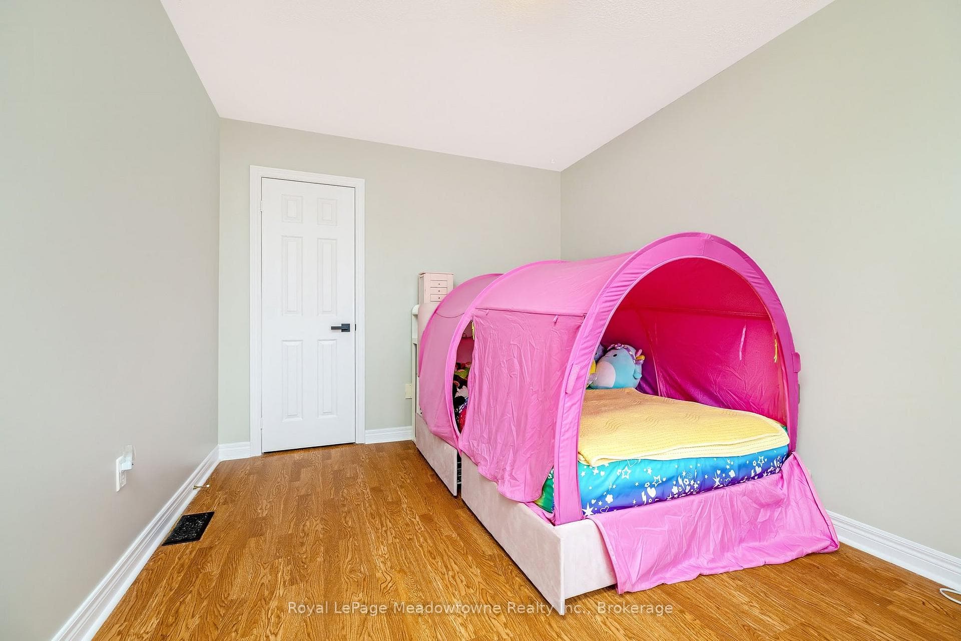 1075 Sprucedale Lane photo 29