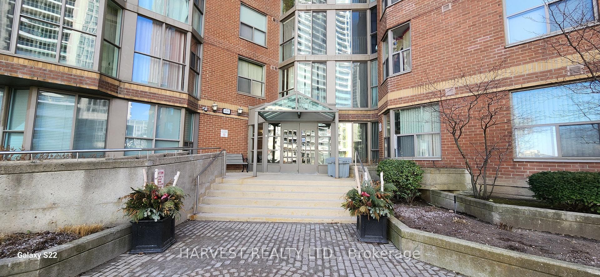 5795 Yonge Street Unit 315 photo 3