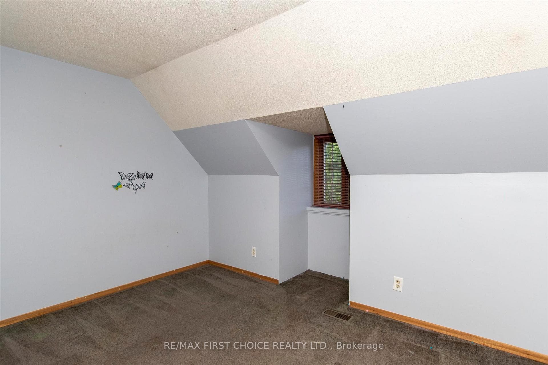 536 Balsam Street photo 25