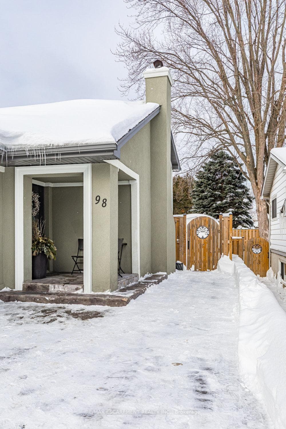 98 Forestgate Drive photo 2
