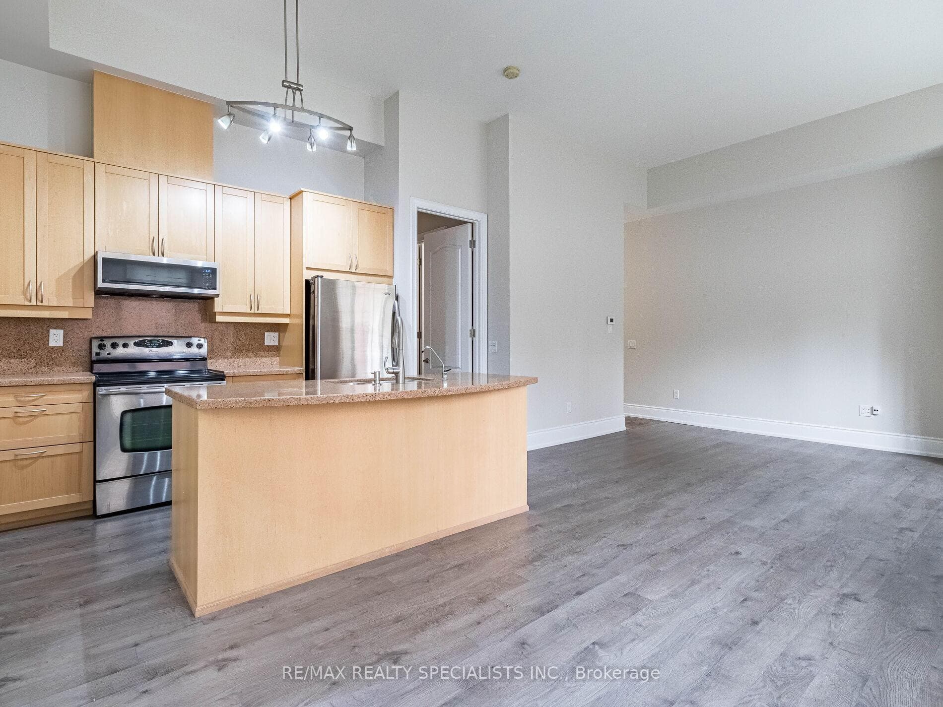 1111 Avenue Road Unit 102 photo 19