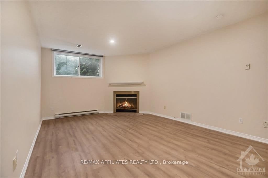 6058 PINEGLADE Crescent photo 25