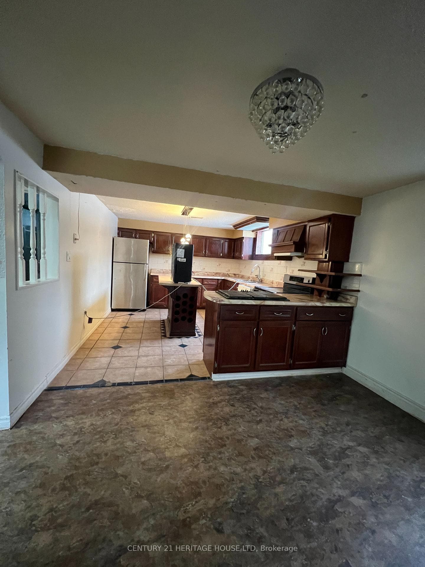 310 Elliott Street photo 19