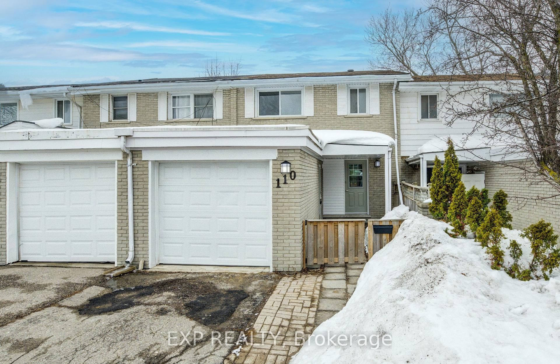 110 Ralgreen Crescent photo 2