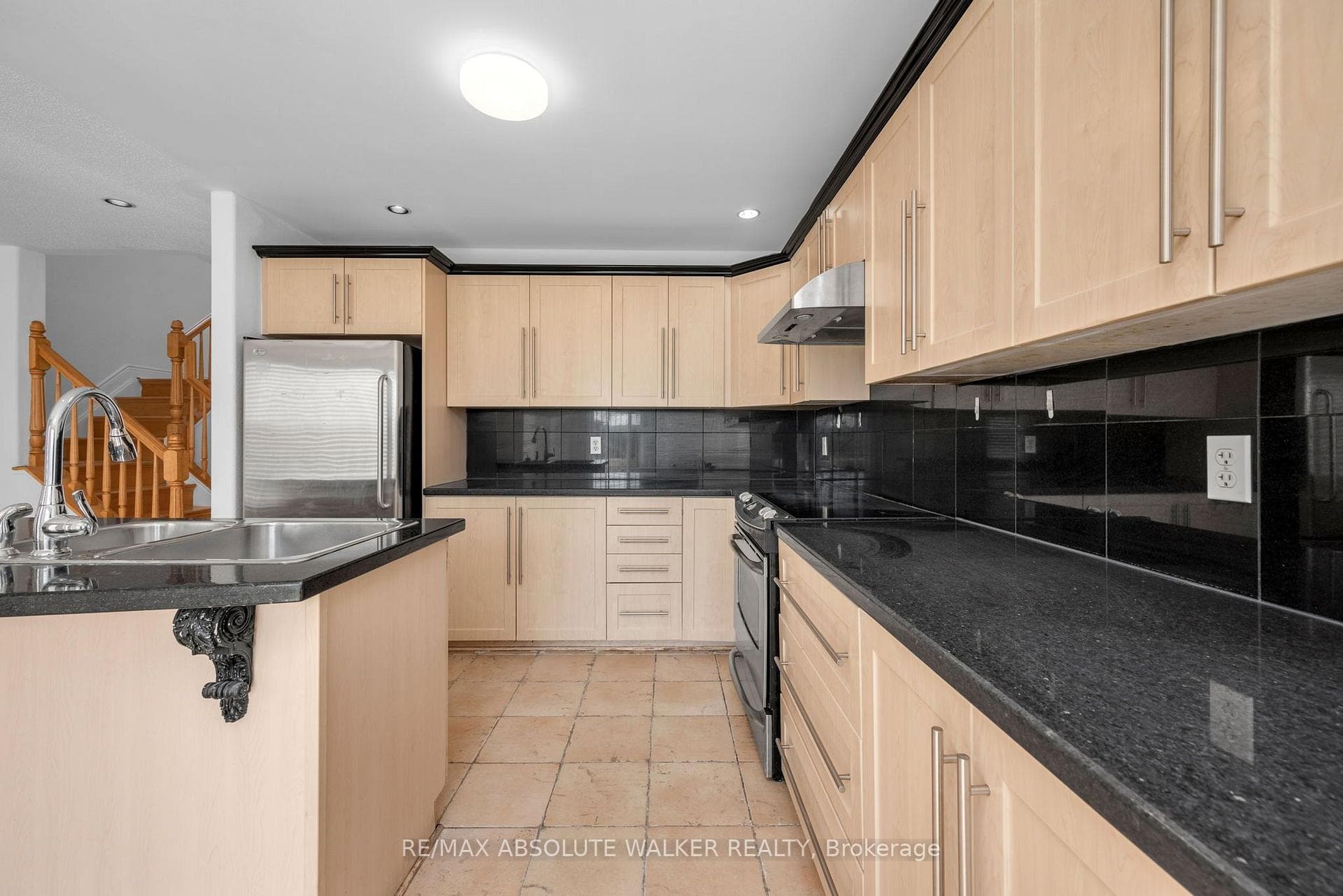 2269 Sandman Crescent photo 18
