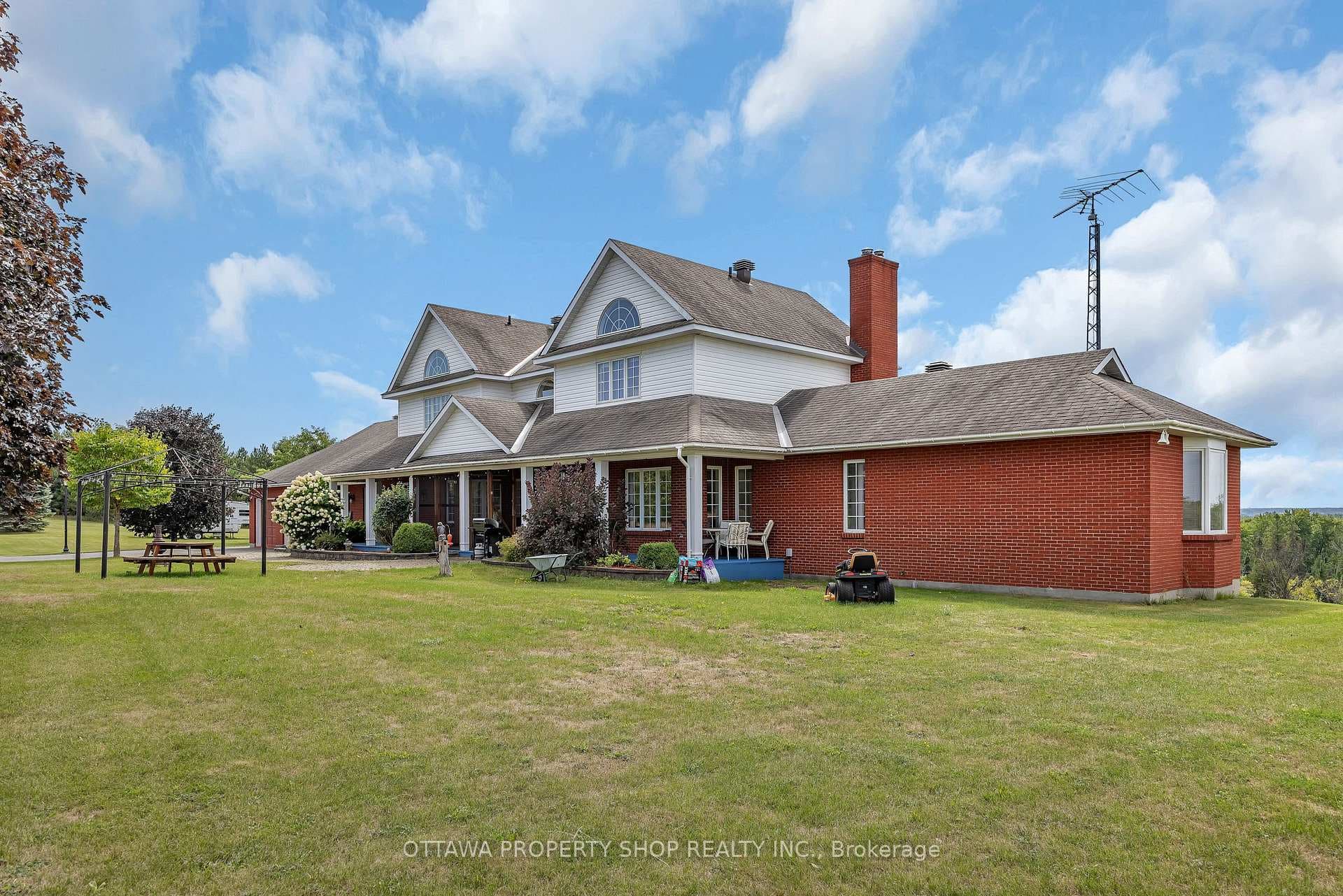 3057 Greenland Road photo 3