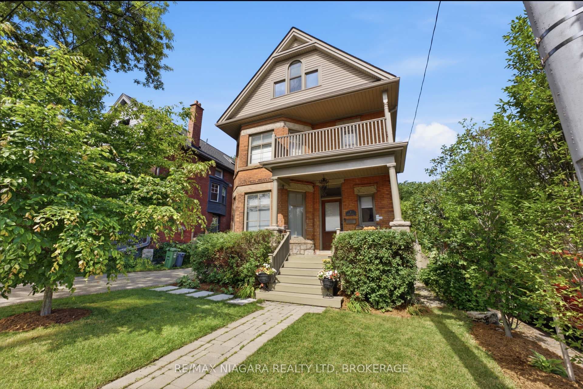 2 Cottage Avenue photo 1