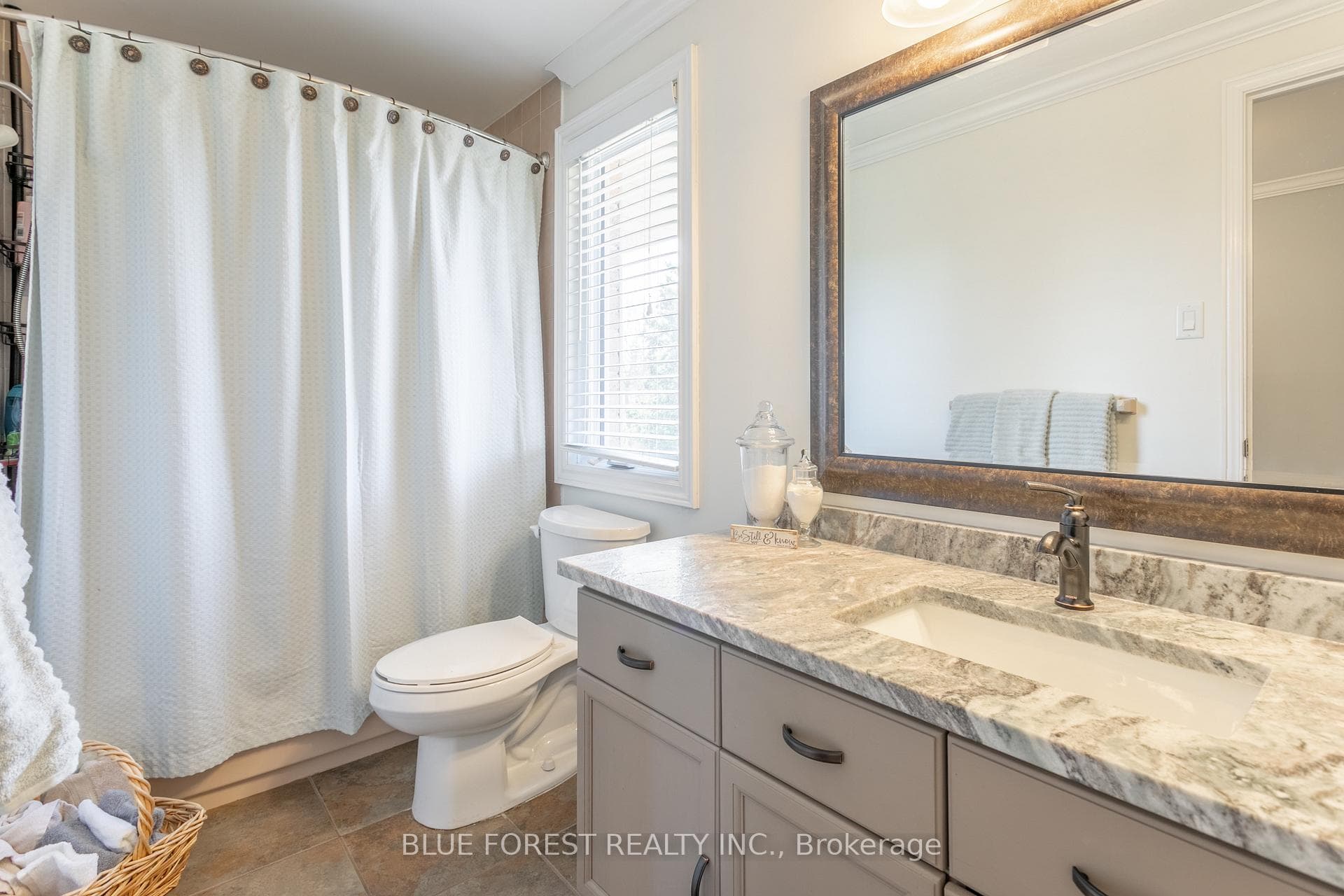 48 Walmer Gardens photo 23