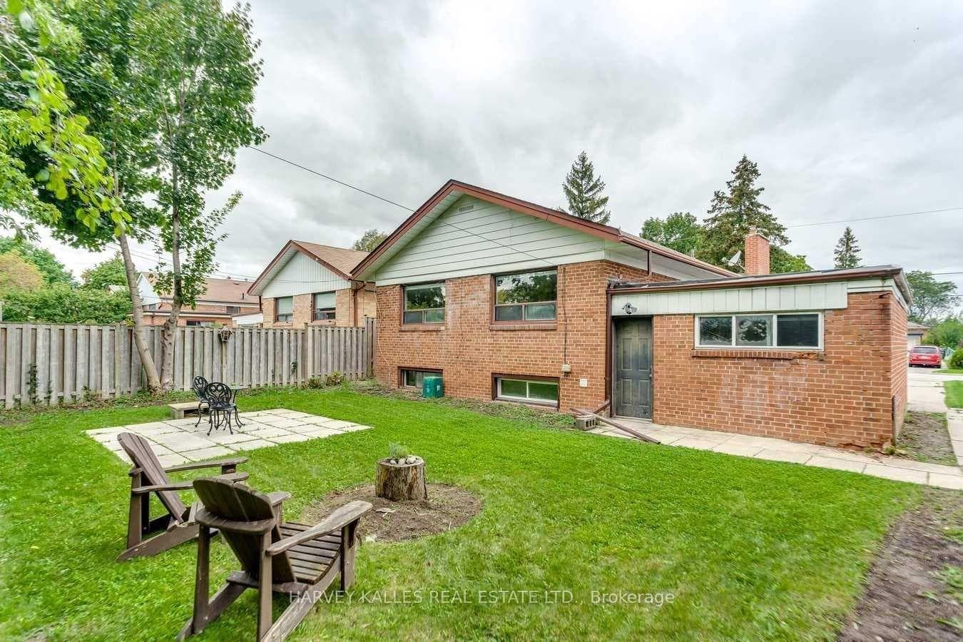 135 Combe Avenue photo 32