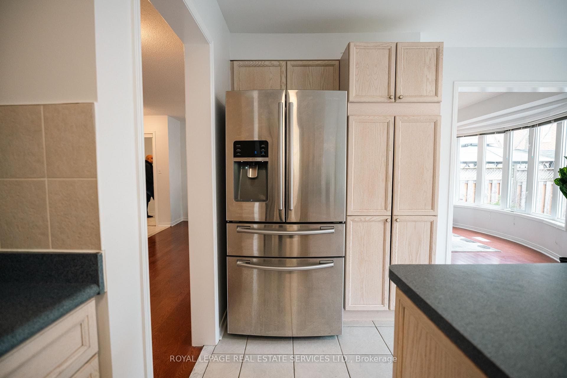 2041 Quinte Street photo 17