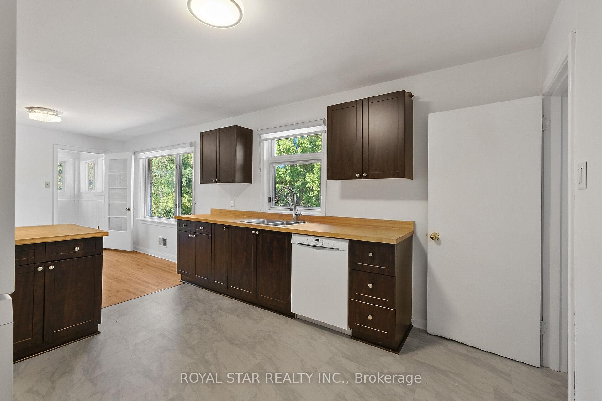 10 Delong Drive photo 19